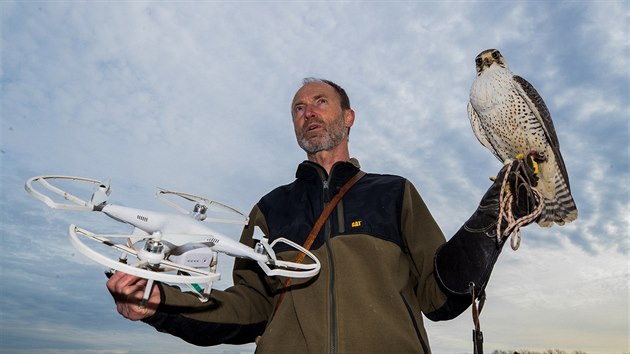 Petr Kolomaznk se svm pomocnkem dronem