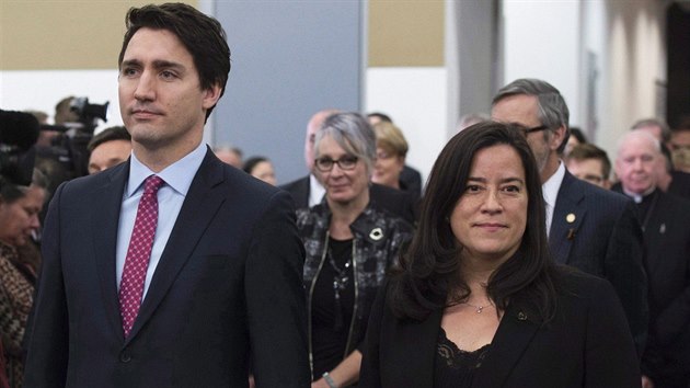 Kanadsk premir Justin Trudeau a tehdej ministryn spravedlnosti Jody Wilson-Raybouldov (15. prosince 2015)