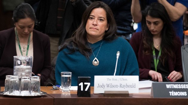 Bval kanadsk ministryn spravedlnosti Jody Wilson-Raybouldov vypovd ped justinm vborem kanadskho parlamentu. (27. nora 2019)