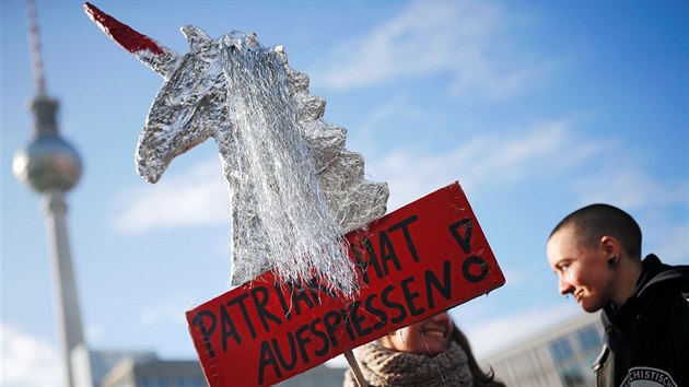 Pochod pi Mezinrodnm dni en v Berln. Nabodnout patriarcht! k jednoroec. (8. bezna 2019)