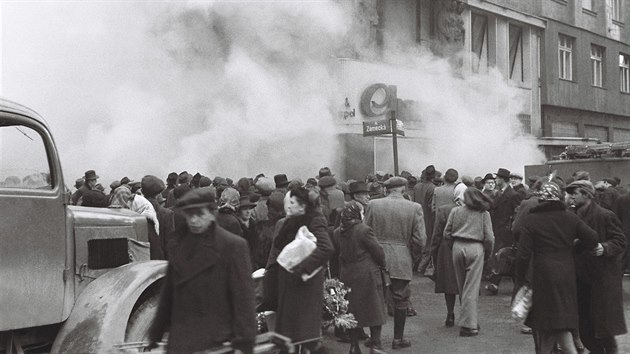Por v obchod U Chamrda v Zmeck ulici v roce 1950.