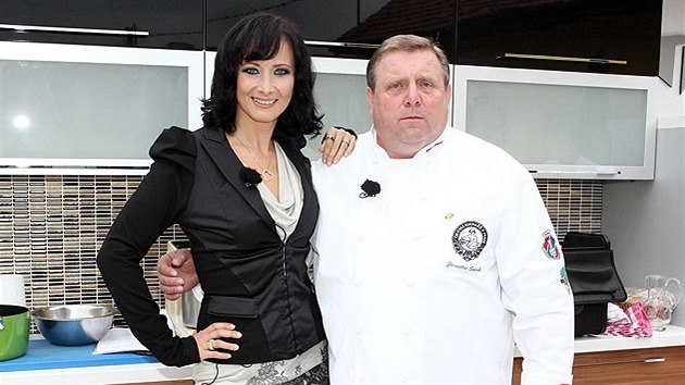 Daniela Šinkorová a šéfkuchař Jaroslav Sapík v pořadu Česko na talíři (2011)