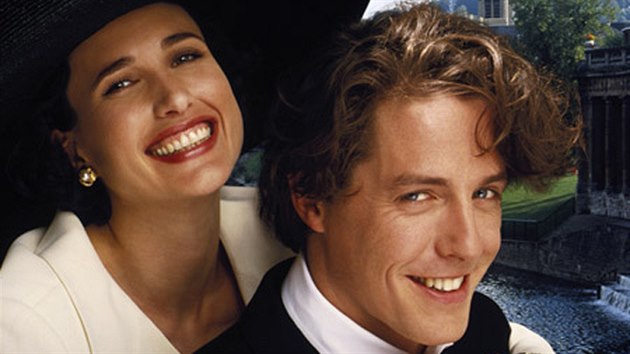 Andie MacDowellov a Hugh Grant ve filmu tyi svatby a jeden poheb (1994)