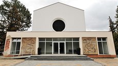 V karlovarském krematoriu začala rekonstrukce odstavené kremační pece. Budova... V karlovarském krematoriu začala rekonstrukce odstavené kremační pece. Budova...