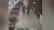 Odložený batoh v obchodě na Floře přilákal zloděje, policie je hledá Odložený batoh v obchodě na Floře přilákal zloděje, policie je hledá