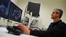 Snímek z laboratoře Biologického centra AV ČR s novým mikroskopem Apreo VS. Snímek z laboratoře Biologického centra AV ČR s novým mikroskopem Apreo VS.