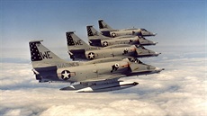 Skupina Skyhawk A-4 M v letové formaci