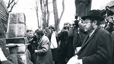 Odhalení památníku Oskara Schindlera byl přítomen i tehdejší vrchní zemský... Odhalení památníku Oskara Schindlera byl přítomen i tehdejší vrchní zemský...