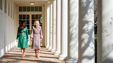 Melania Trumpová a Monika Babišová jsou si typově velmi podobné, navíc mají i... Melania Trumpová a Monika Babišová jsou si typově velmi podobné, navíc mají i...
