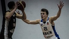 Filip Novotný (vpravo) v dresu Kolína brání Martina Koláře z Hradce Králové. Filip Novotný (vpravo) v dresu Kolína brání Martina Koláře z Hradce Králové.