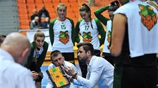 Viktor Pruša, trenér Žabin Brno, hovoří při oddechovém času. Viktor Pruša, trenér Žabin Brno, hovoří při oddechovém času.