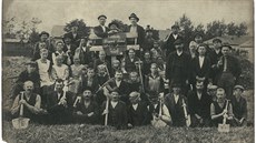 Snímek vznikl při hloubení základů Husova sboru (Kunčice, 1923). Snímek vznikl při hloubení základů Husova sboru (Kunčice, 1923).