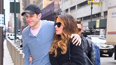 Pete Davidson a Kate Beckinsale (New York, 3. března 2019) Pete Davidson a Kate Beckinsale (New York, 3. března 2019)