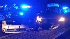 Řidič osobního auta se v noci na sobotu snažil na Karvinsku ujet policistům. Po... Řidič osobního auta se v noci na sobotu snažil na Karvinsku ujet policistům. Po...