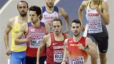 eský bec Filip nejdr (druhý zleva) v závod na 800 m.
