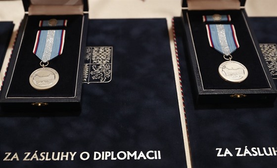 Ministerstvo zahranií udlilo nové medaile osobnostem, které se zaslouily o...