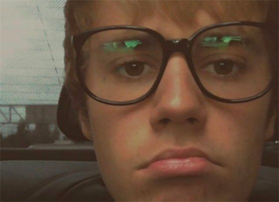 Justin Bieber: Ván si poral tepláky?