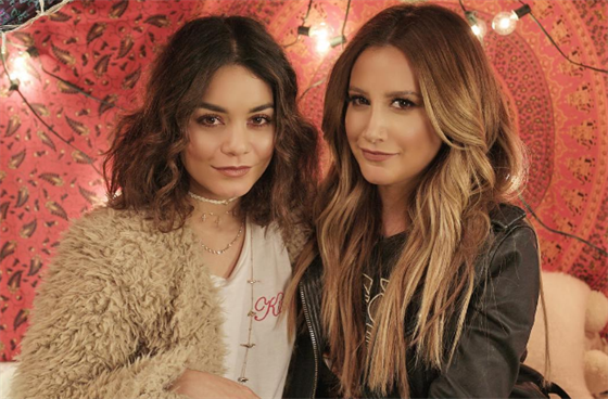 VIDEO: Ashley Tisdale a Vanessa Hudgens si spolu zazpívaly!