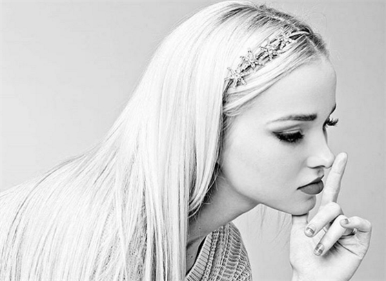 OK: Dove Cameron je single!