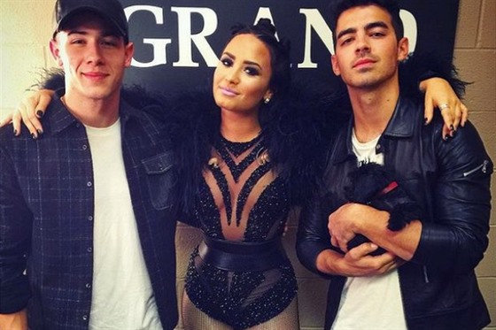 COE?: Joe Jonas ekl, e by si vzal Demi Lovato!