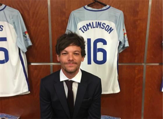 Louis Tomlinson oslavil svj první den otc!