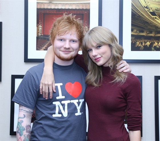 NEW YORK, NY - NOVEMBER 01:  Ed Sheeran poses with Taylor Swift backstage...