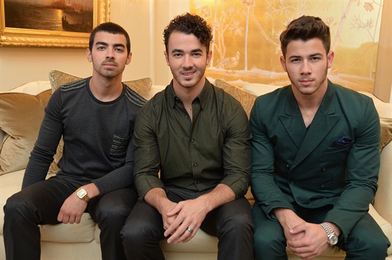 NEW YORK, NY - SEPTEMBER 05: (L-R) Joe Jonas, Kevin Jonas, and Nick Jonas of...