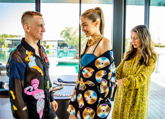 Jeremy Scott a Gigi Hadid chystají velké módní pekvapení