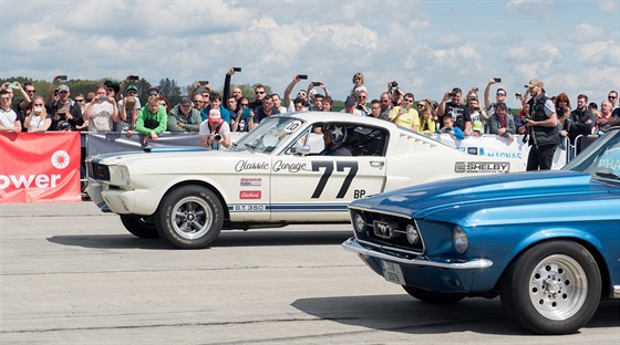 Pijte si uít divokou jízdu s Ford Mustang!