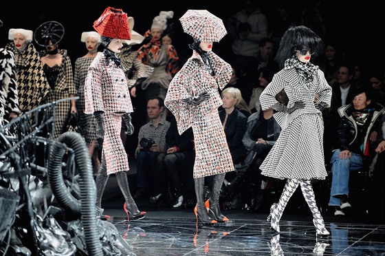 Alexander McQueen: Paris Fashion Week Ready-to-Wear A/W 09