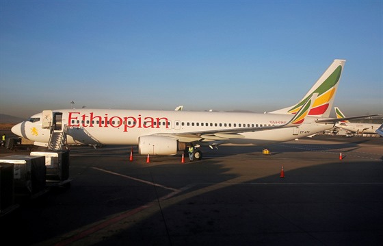 Letoun etiopských aerolinií Boeing 737-800 stojí na mezinárodním letiti v...