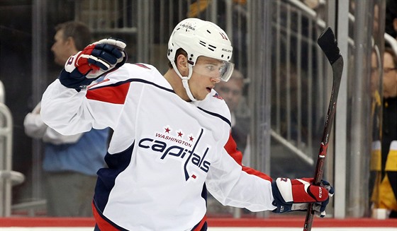 eský útoník Jakub Vrána slaví gól v dresu Washington Capitals.