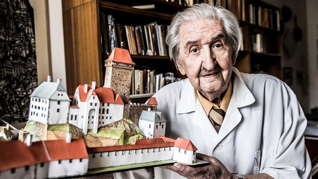 Architekt a tvůrce legendárních papírových vystřihovánek Richard Vyškovský Architekt a tvůrce legendárních papírových vystřihovánek Richard Vyškovský