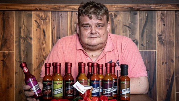 Radovan Fron a jeho chilli omáčky. S příchutí „Rozpálený ananas“ uspěl i v USA. Radovan Fron a jeho chilli omáčky. S příchutí „Rozpálený ananas“ uspěl i v USA.