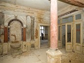 Zchátralý dům uprostřed lesoparku v Machníně. Dříve tu bývala dětská oční... Zchátralý dům uprostřed lesoparku v Machníně. Dříve tu bývala dětská oční...