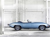 Luxusní vozy Jaguar na výstav v Arkádách Pankrác