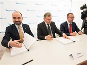 Podepisování smluv s železničními dopravci pro Zlínský kraj. Na snímku jsou... Podepisování smluv s železničními dopravci pro Zlínský kraj. Na snímku jsou...