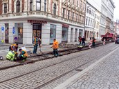 V olomoucké ulici 8. května dělníci od pátku do neděle opravovali tramvajovou... V olomoucké ulici 8. května dělníci od pátku do neděle opravovali tramvajovou...