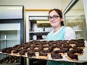 Cukráři z Nové Paky sbírají ocenění v soutěžích. Na snímku je Barbora Šimůnková. Cukráři z Nové Paky sbírají ocenění v soutěžích. Na snímku je Barbora Šimůnková.