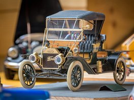 Slavný Ford T z roku 1912 v mítku 1:24