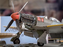Odhalený motor Napier Sabre letounu Hawker Tempest Mk.V v míku 1:32