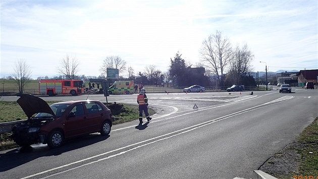 Vechny sloky IZS zasahovaly u nehody dvou osobnch aut na Ostravsku (17. bezna 2019).