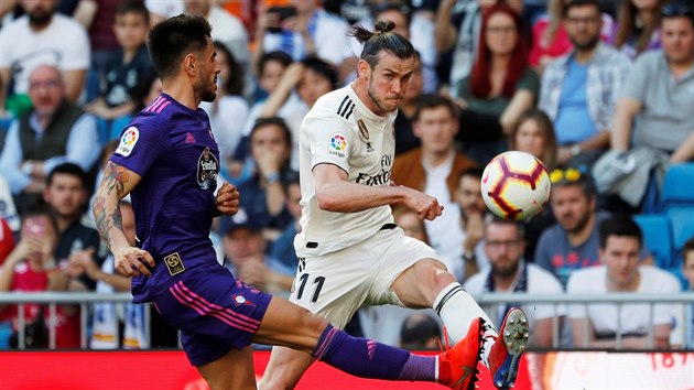 Gareth Bale z Realu Madrid (vpravo) stl na brnu bhem zpasu proti Celt Vigo.