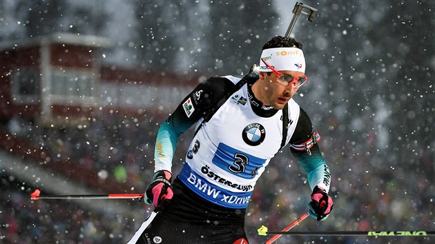 Frustrovan finiman francouzsk tafety Martin Fourcade odstelil medailov nadje svho tmu na posledn poloce.