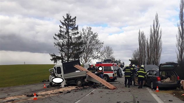 Hlavn tah ze Strakonic na Prahu v ter zcela uzavela vn nehoda u Drhovle.