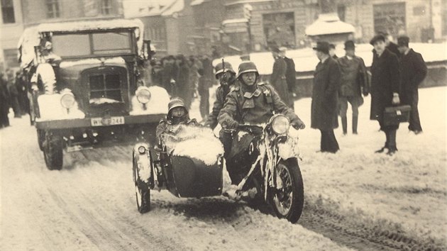 Nmeck wehrmacht se musel do Turnova prodrat po zasnench silnicch.