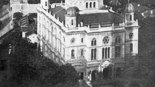 idovsk synagoga v Teplicch byla postavena roku 1882 v novorenesannm slohu. Stla nedaleko dnenho kostela sv. Bartolomje a shoela pi nepokojch v noci na 15. bezna 1939.