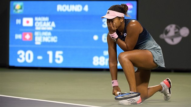 Frustrovan Naomi sakaov v osmifinle turnaje v Indian Wells.