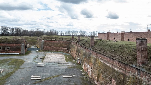 Severn hradby v okol Bastionu IV v Josefov ek tlet oprava. (14. bezna 2019)