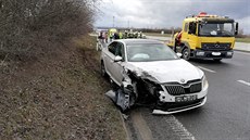 Na dálnici D6 na Kladensku se srazila dvě auta (16. března 2019). Na dálnici D6 na Kladensku se srazila dvě auta (16. března 2019).